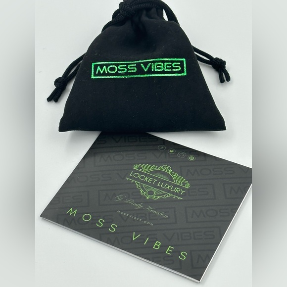 Eternal Moss Locket Pendant Necklace- Lime - Picture 8 of 9